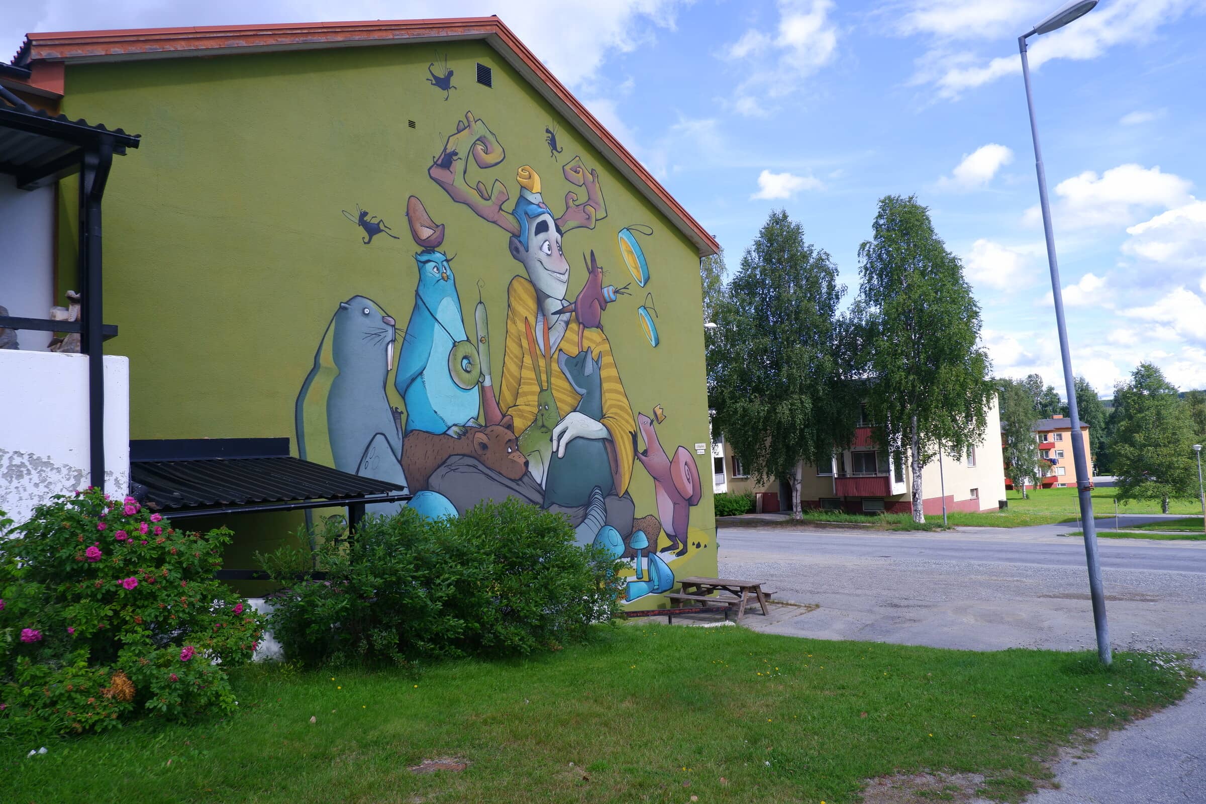 Big grafitti piece on the wall of the library in Åsele. It has a couple different stylized forest creatures.